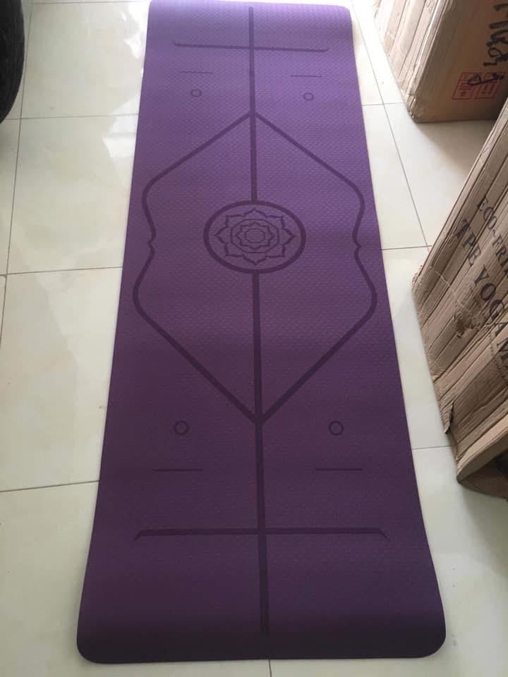 Thể Thao Minh Toàn. Đây là địa chỉ bán buôn - bán lẻ hơn 100 mẫu thảm tập yoga đầy đủ các hãng lớn toàn thế giới.