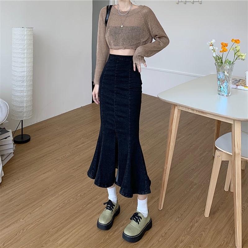 Mix & match cùng áo Croptop với chân váy đuôi cá