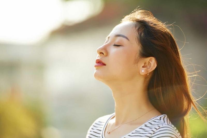 Mở lồng ngực và kiểm soát hơi thở