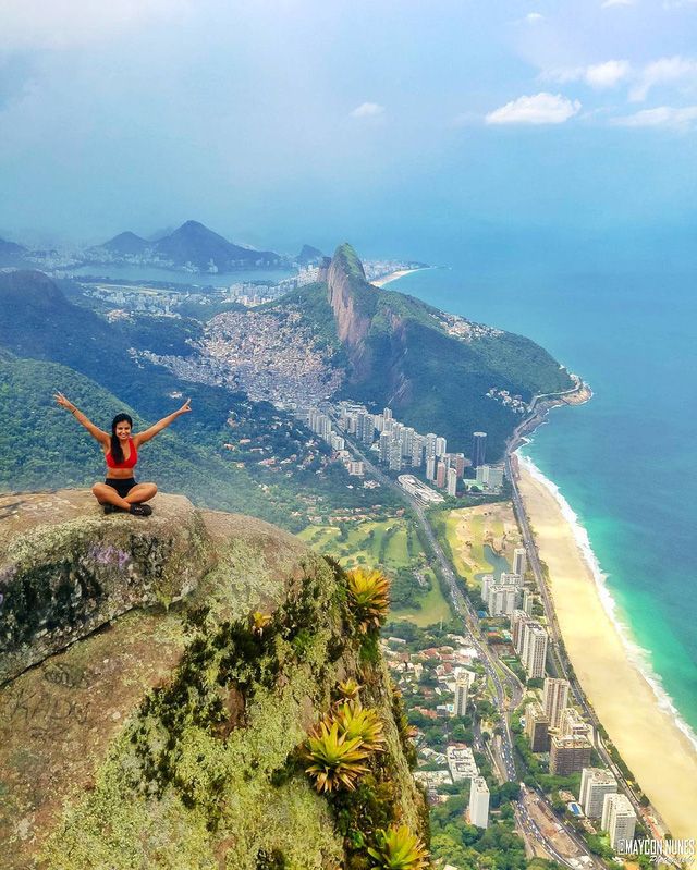 ﻿﻿Mỏm đá Pedra da Gavea tại Rio de Janeiro