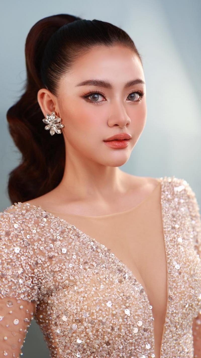 Mona Makeup & Academy