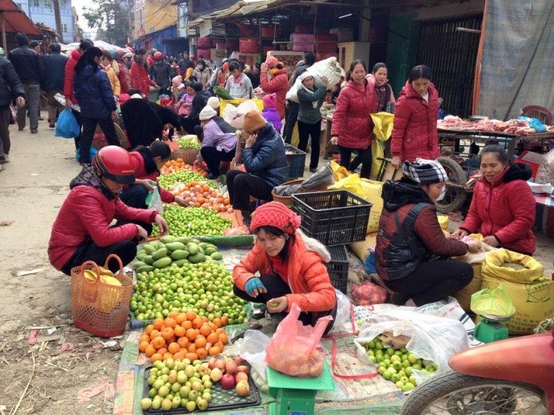 Một phiên chợ miền trung du