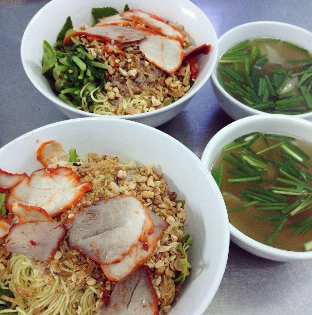 2 phần mì vằn thắn trộn tại quán