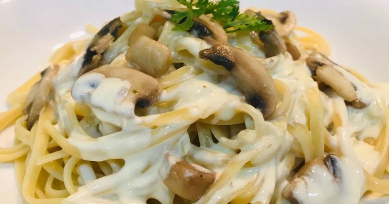 Mỳ ý gà sốt kem nấm