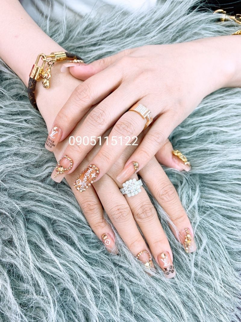 Nail Ái Mạnh