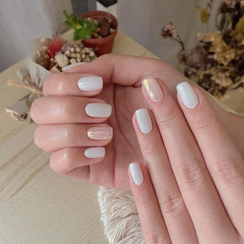 Nail trắng sữa