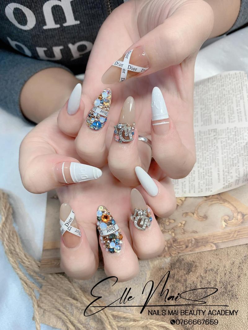 Nails Mai