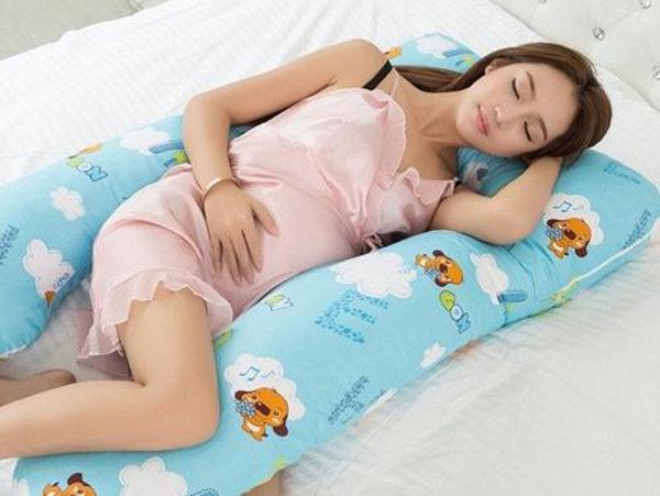 Nằm nghiêng bên trái và gối đầu cao - giai đoạn giữa của thai kỳ