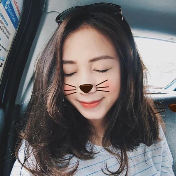 Nhắm mắt và tạo dáng thế này có nghìn like không các bạn!!!
