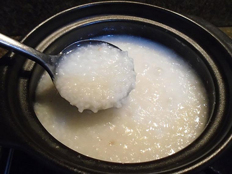 Nấu cháo trám đen