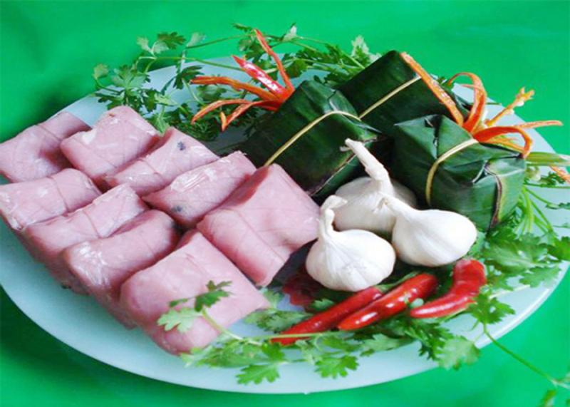 Nem thường được cắt tỉa, trang trí trong các dịp đám, tiệc.