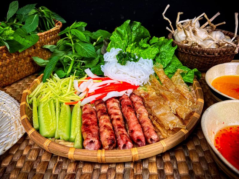 Nem Nướng, Bún Thịt Nướng - Quán Của Má