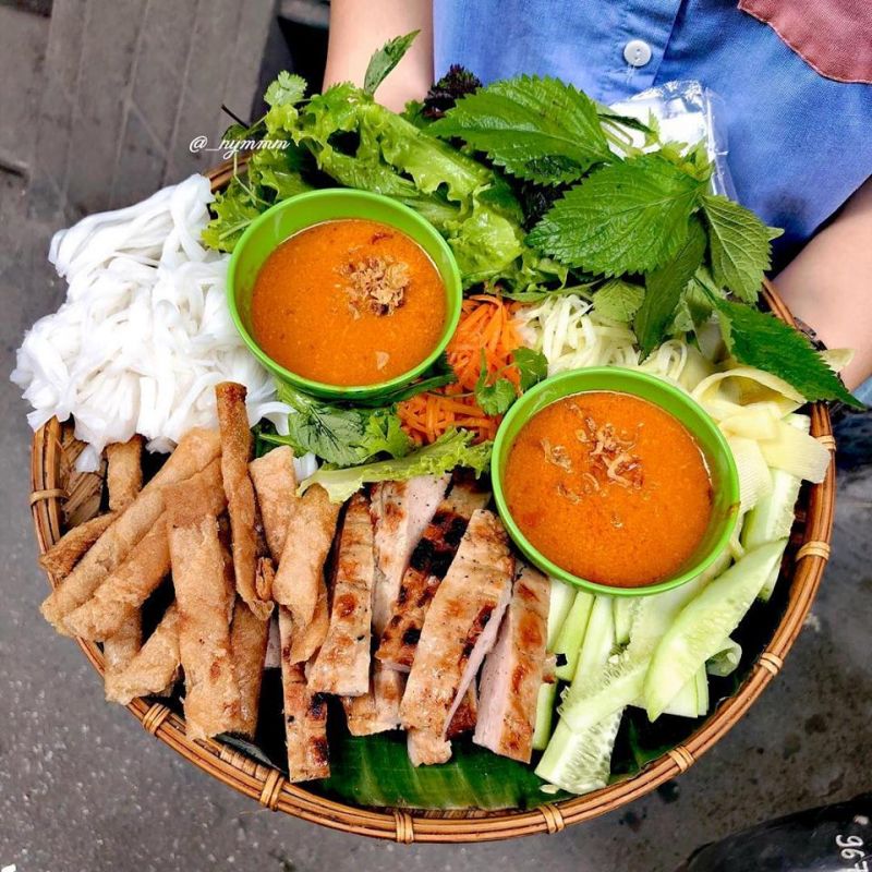 Mẹt nem nướng nhìn đã mê