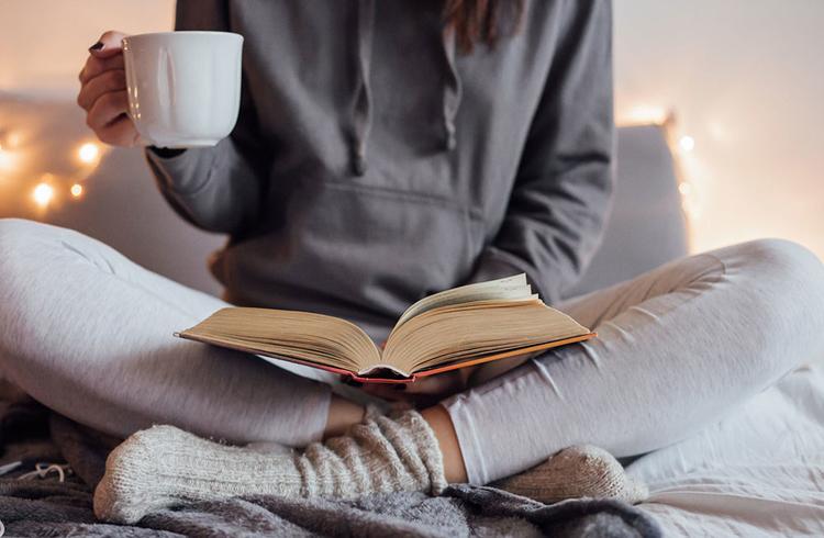 Nên đọc sách trước khi ngủ
