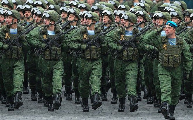 Quân đội Nga được trang bị đầy đủ vũ khí.