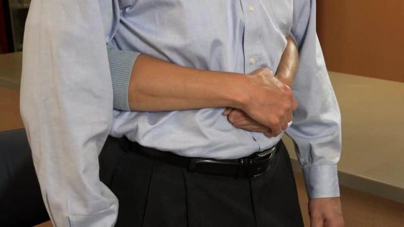 Ngăn chặn nguy cơ bị nghẹt thở bằng phương pháp giật bụng (Heimlich maneuver)
