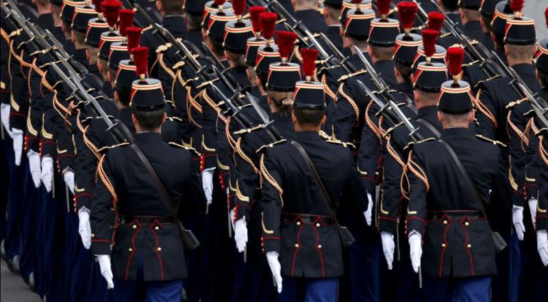 Sự kiện các nhà cách mạng cùng người dân và binh lính xông vào phá ngục Bastille đánh dấu sự khởi đầu cuộc cách mạng Pháp, sau đó dẫn đến việc vua Louis XVI bị phế truất