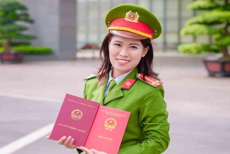Nữ cảnh sát