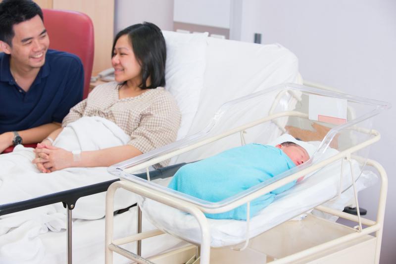 Sự chăm sóc, động viên, khích lệ của bố bé và người thân trong gia đình sẽ là liều thuốc bổ quí giá hơn cả đối với mẹ
