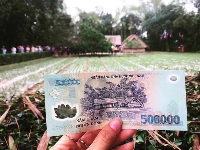 Ngôi nhà 5 gian ở làng Sen, Nam Đàn, Nghệ An (tờ 500.000 đồng)