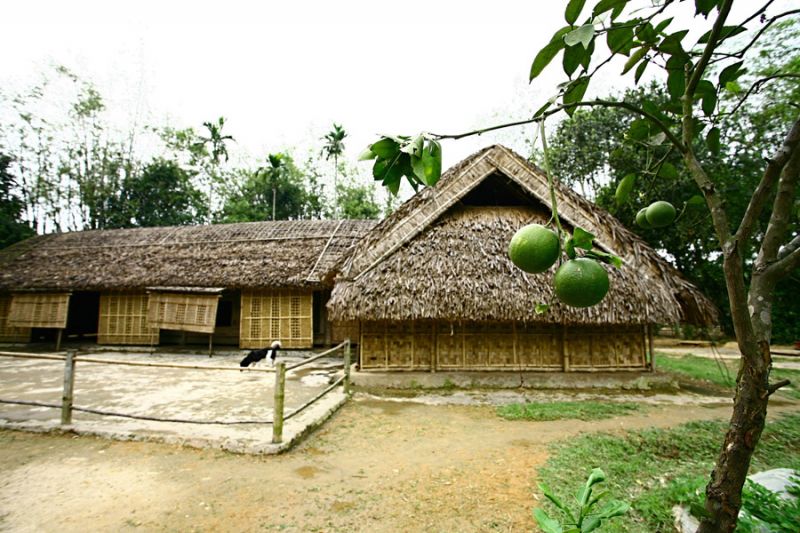 Ngôi nhà 5 gian ở làng Sen, Nam Đàn, Nghệ An (tờ 500.000 đồng)