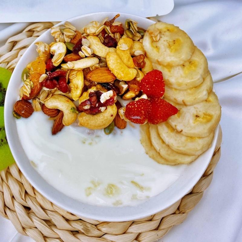 Ngũ cốc granola Onfod siêu hạt mix hoa quả trái cây ăn kiêng giảm cân thêm macca, óc chó đỏ, dâu tây 500g