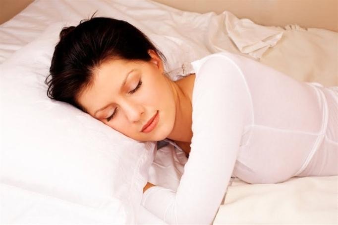 Bạn cần ngủ đủ 8 tiếng mỗi ngày, trong đó ít nhất 7 tiếng mỗi đêm để giúp duy trì cơ thể khỏe mạnh