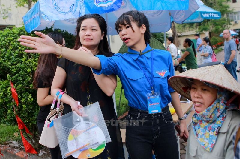 Hướng dẫn, chia sẻ kinh nghiệm cho các bậc phụ huynh đưa con đi thi.