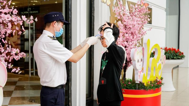 Người lao động làm việc tại các khu dịch vụ