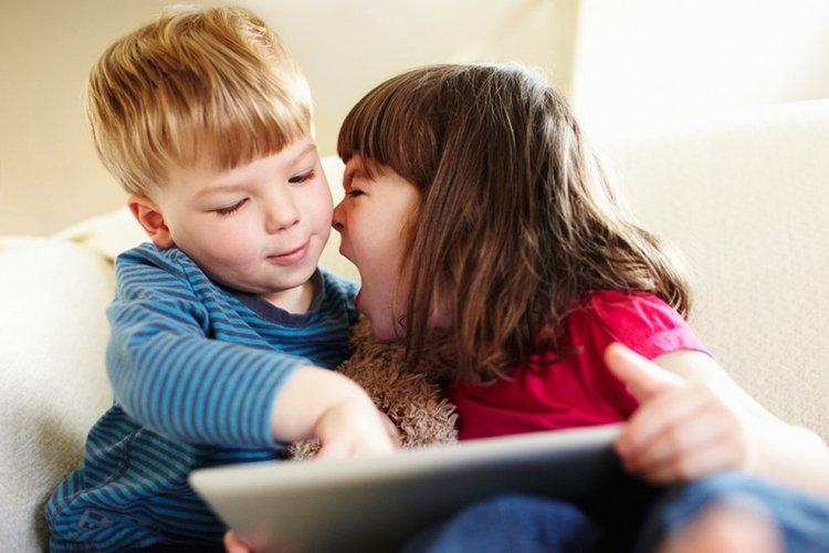 Tìm hiểu nguyên nhân vì sao trẻ cắn bạn
