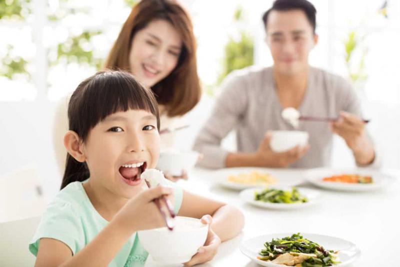 Không ép con ăn bằng mọi giá