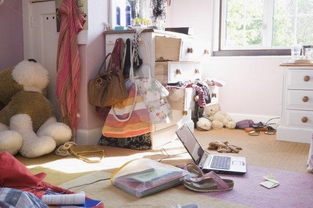 Nhà cửa bề bộn, tồn chứa quá nhiều đồ cũ vô dụng