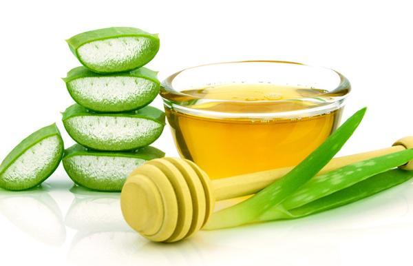 Làm đẹp da mặt bằng nha đam với mật ong