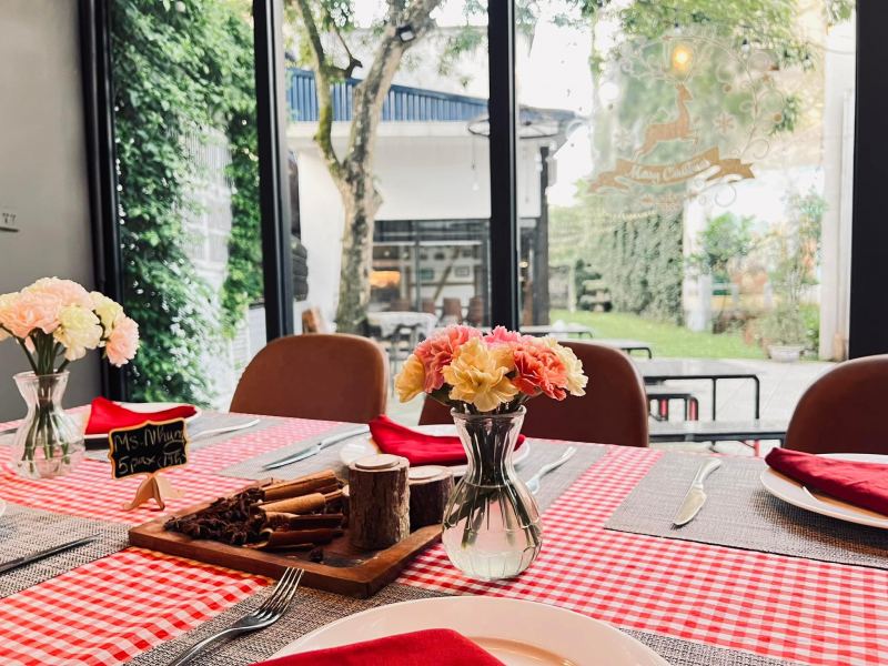 Nhà hàng 76 Bistro