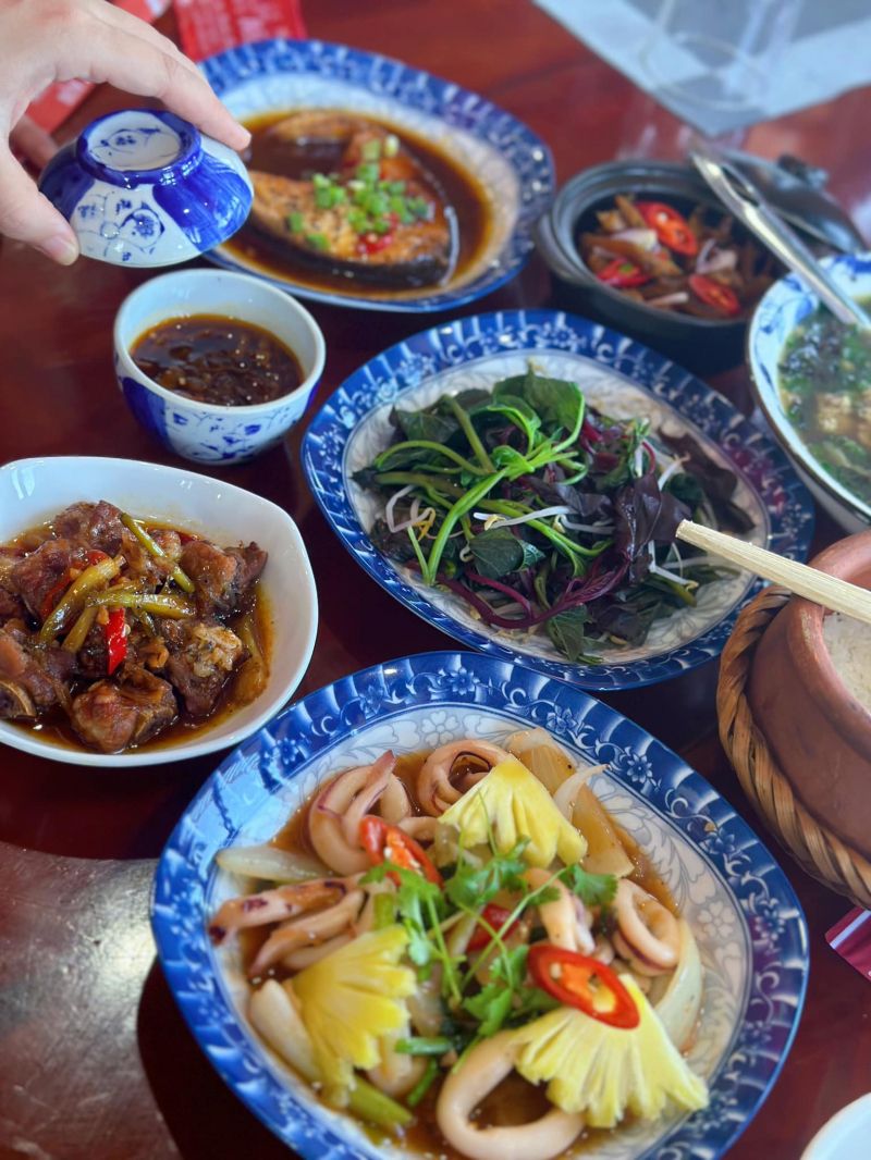 Nhà Hàng Bến Sông Quê