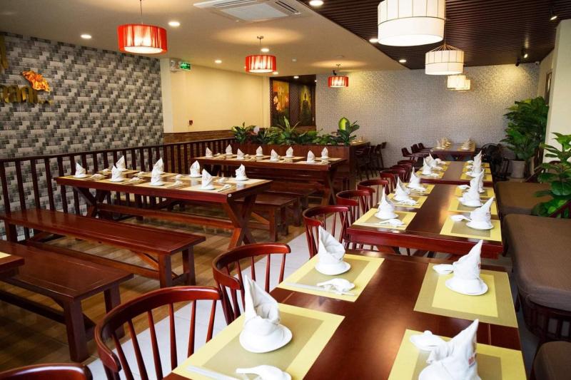 Không gian Nhà hàng Om Mani vô cùng rộng rãi, sang trọng