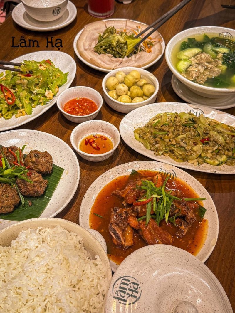 Nhà hàng cơm Lâm Hạ