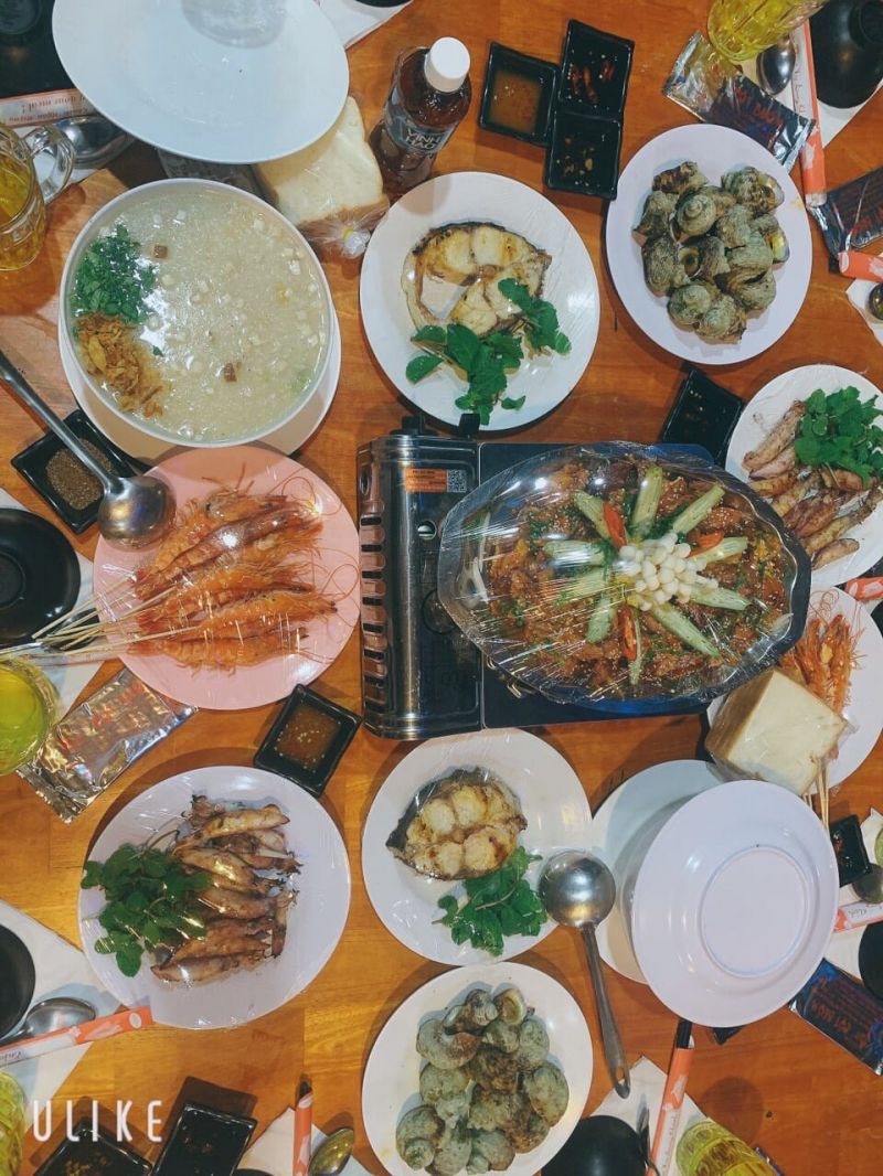 Nhà Hàng Cột Buồm