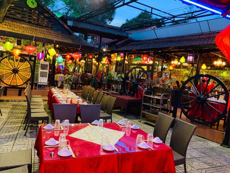 Nhà hàng Đất Sét