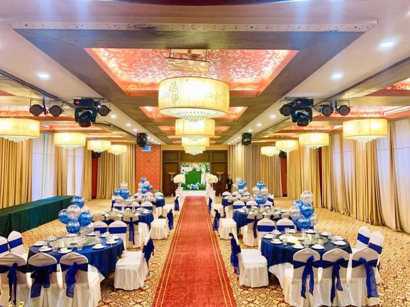 Nhà Hàng Đèn Lồng Đỏ