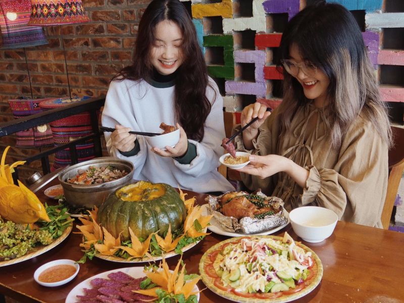 Nhà Hàng Hải Lâm Sa Pa
