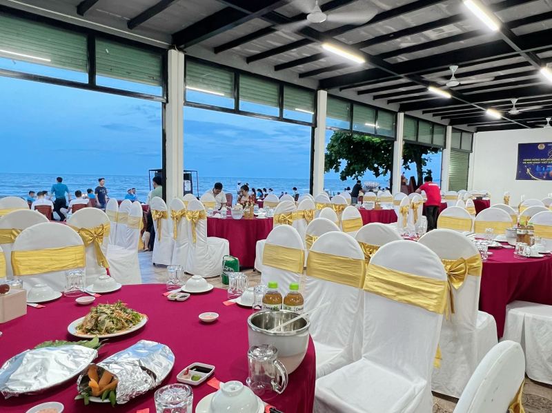 Nhà hàng hải sản Ánh Dương