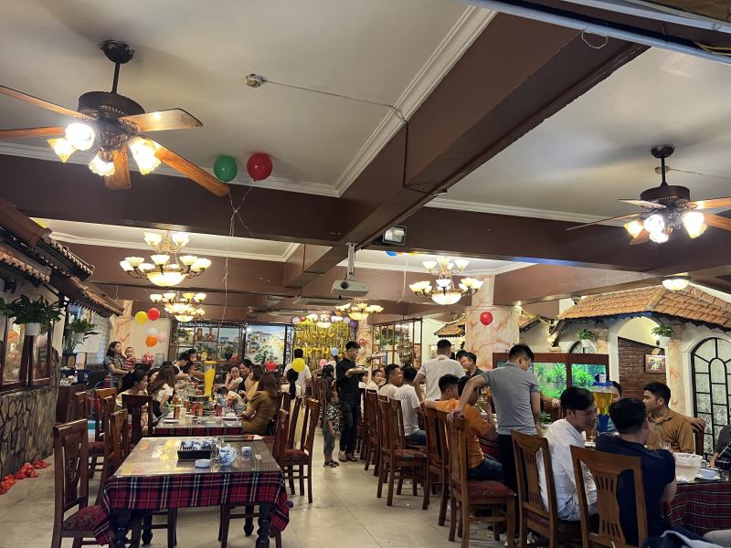 Nhà hàng Hầm Phố