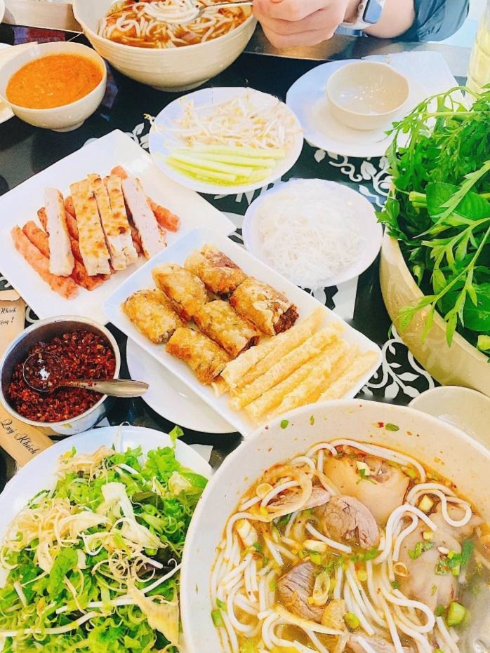 Nhà hàng Hoàng Ty