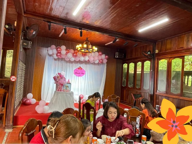 Nhà Hàng Lá Cọ