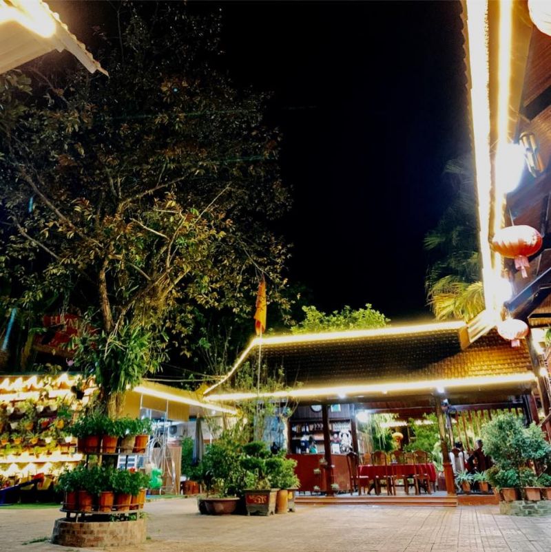 Nhà Hàng Lá Cọ