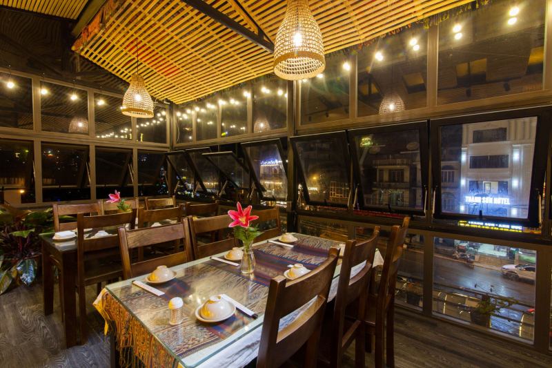 Nhà Hàng Ô Quý Hồ  Sapa