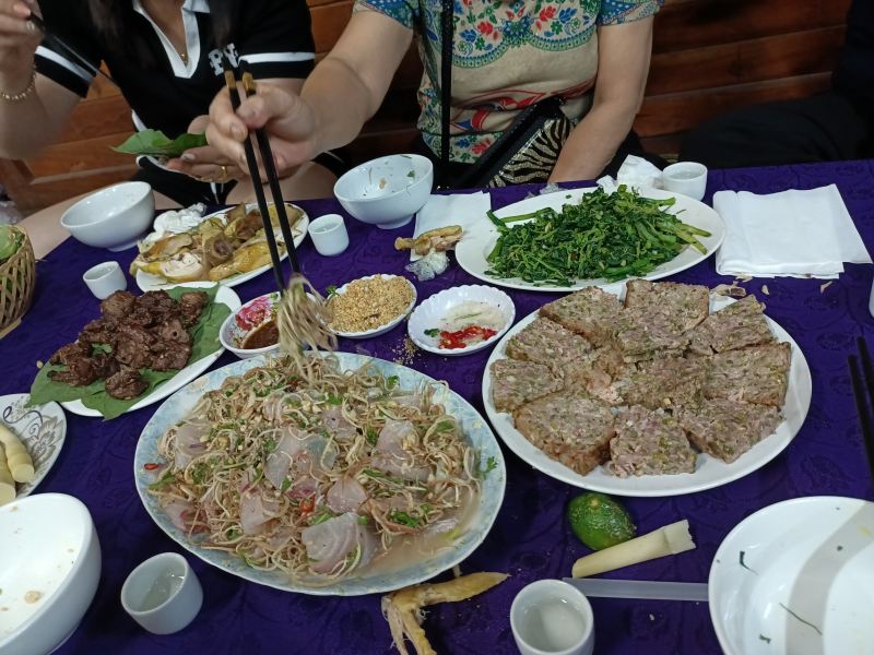 Nhà hàng Phố Núi