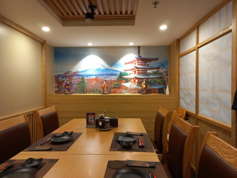 Nhà Hàng Sushi Hoa Cúc Vàng