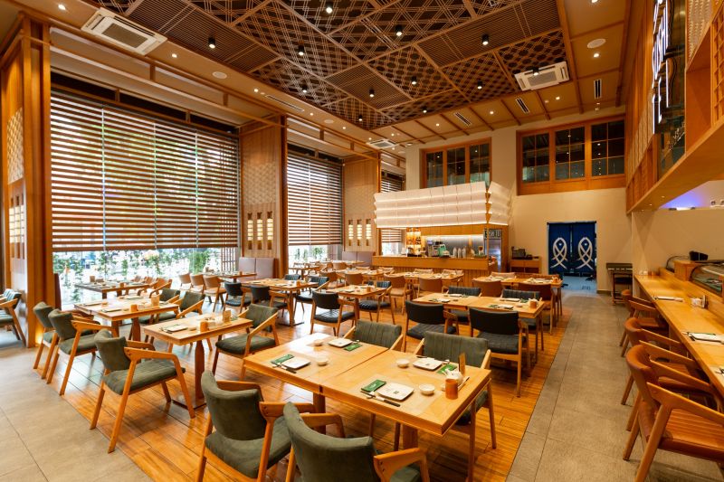 Sushi xoài cá hồi mềm mọng